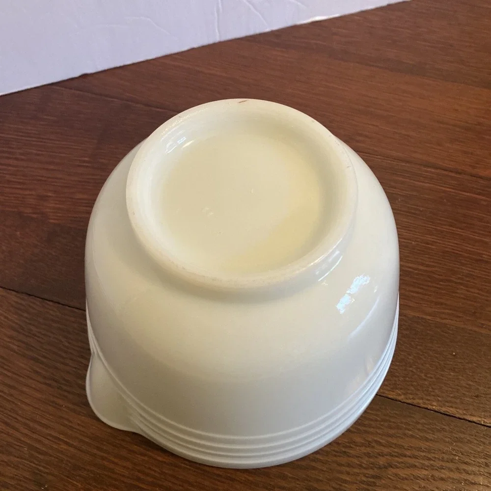Vintage Pyrex White Milk Glass Hamilton Beach #11 Ribbed Mixing Bowl With‎ Spout